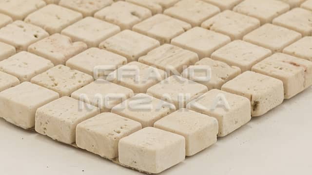 Мозаика из травертина
