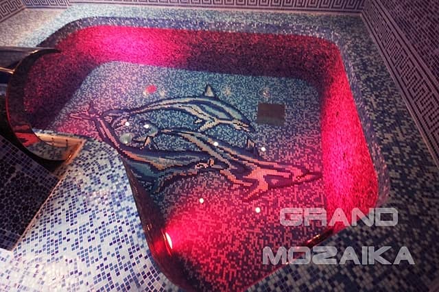 Мозаичное панно Три дельфина