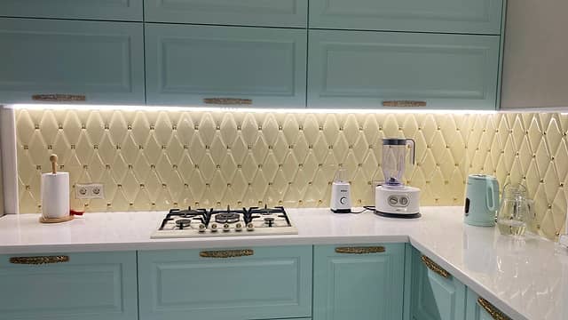  Керамические ромбы бежевые с золотыми вставками