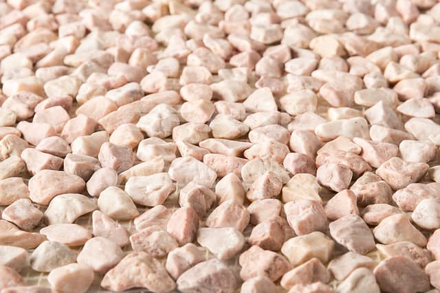 Мозаика из натуральной гальки