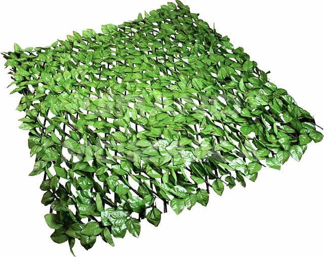 Изгородь деревянная с искусственной листвой