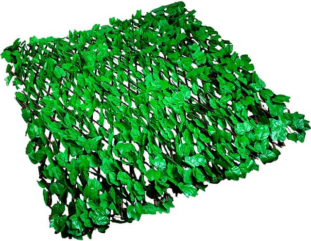 Изгородь деревянная с искусственной листвой