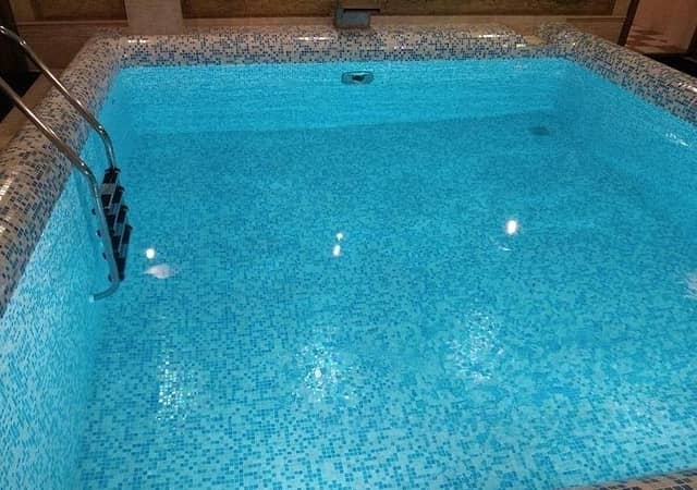 Стеклянная мозаика с перламутром